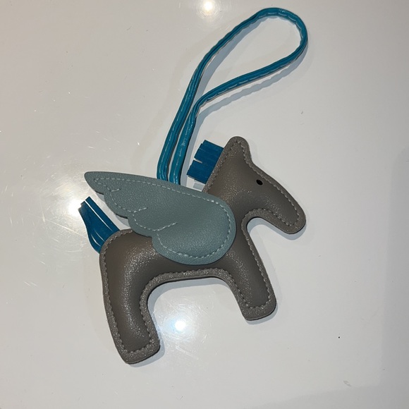Flying horse designer Pegasus leather purse charm decorate key wristlet new - Picture 4 of 5